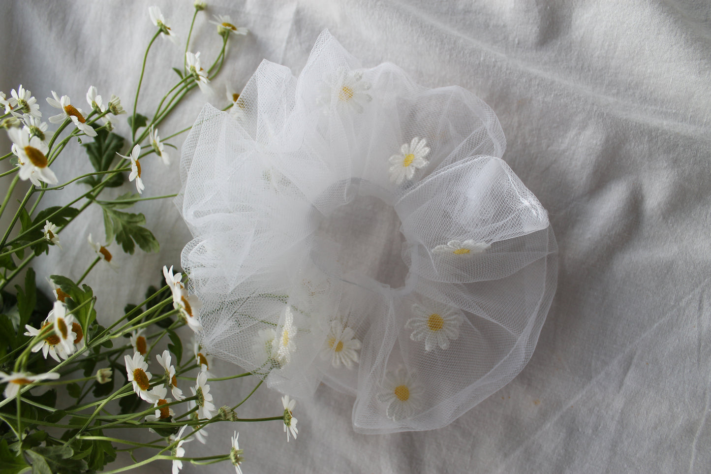 Daisy tulle scrunchie
