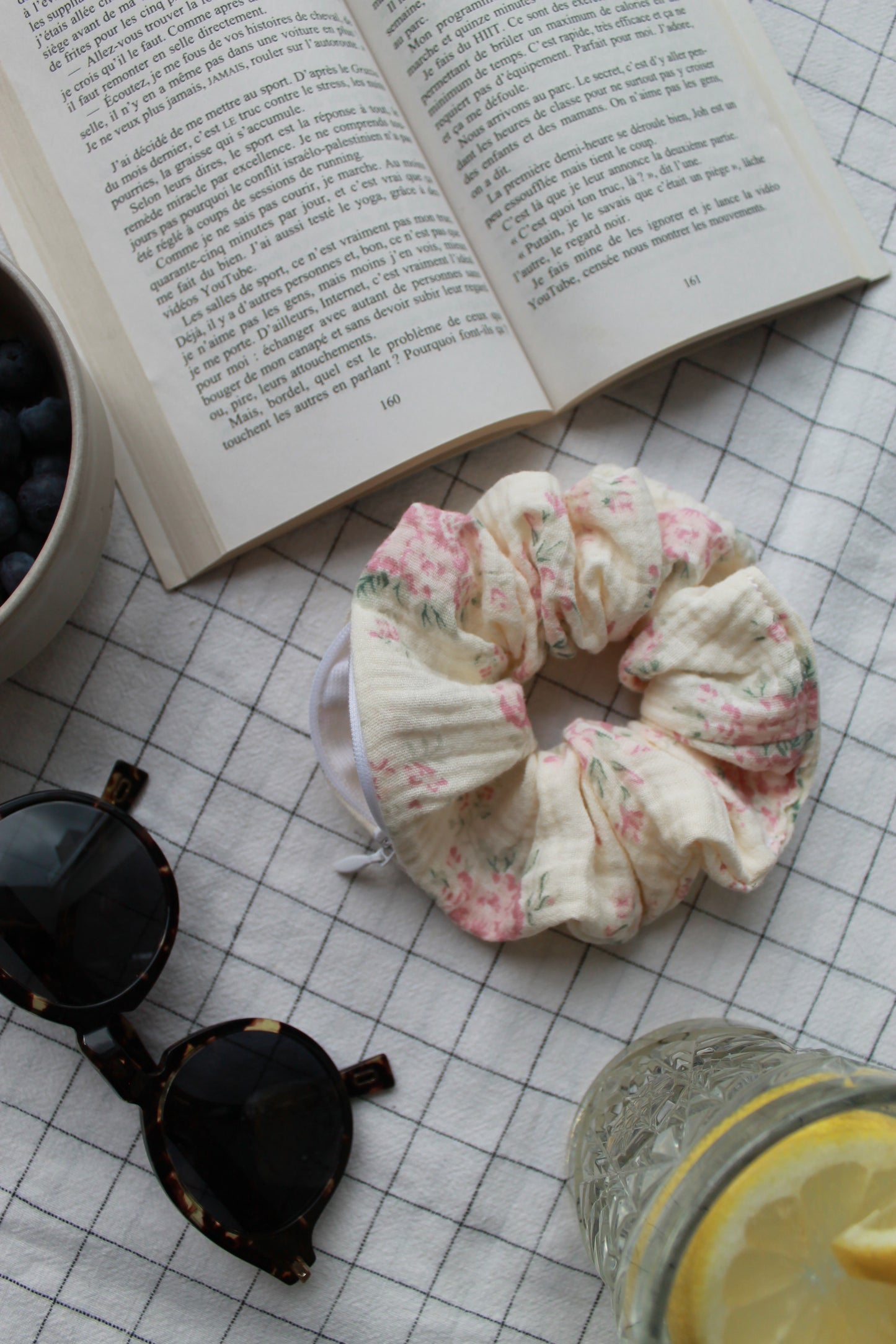 Scrunchie Zipper Cream