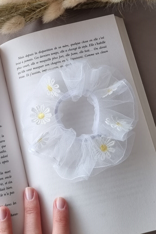 Daisy tulle scrunchie 